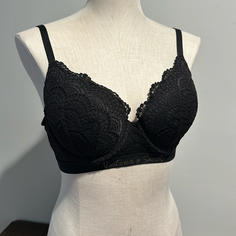 Victoria’s Secret, black lace lightly lined t shirt bra, size 36C🌻